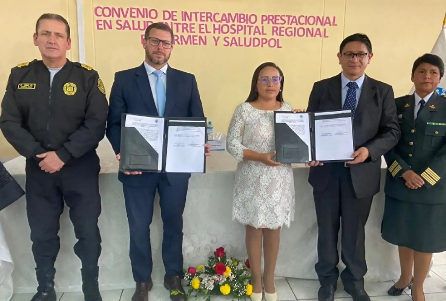 Autoridades del Fondo de Aseguramiento en Salud de la Policía Nacional (SaludPol) y del Hospital Regional Docente Materno Infantil El Carmen de Huancayo, suscribieron un “Convenio de Intercambio Prestacional en Salud” con el objetivo de complementar la oferta de servicios de salud de la Red Preferente de la Dirección de Sanidad Policial (Dirsapol) en beneficio de la familia policial.