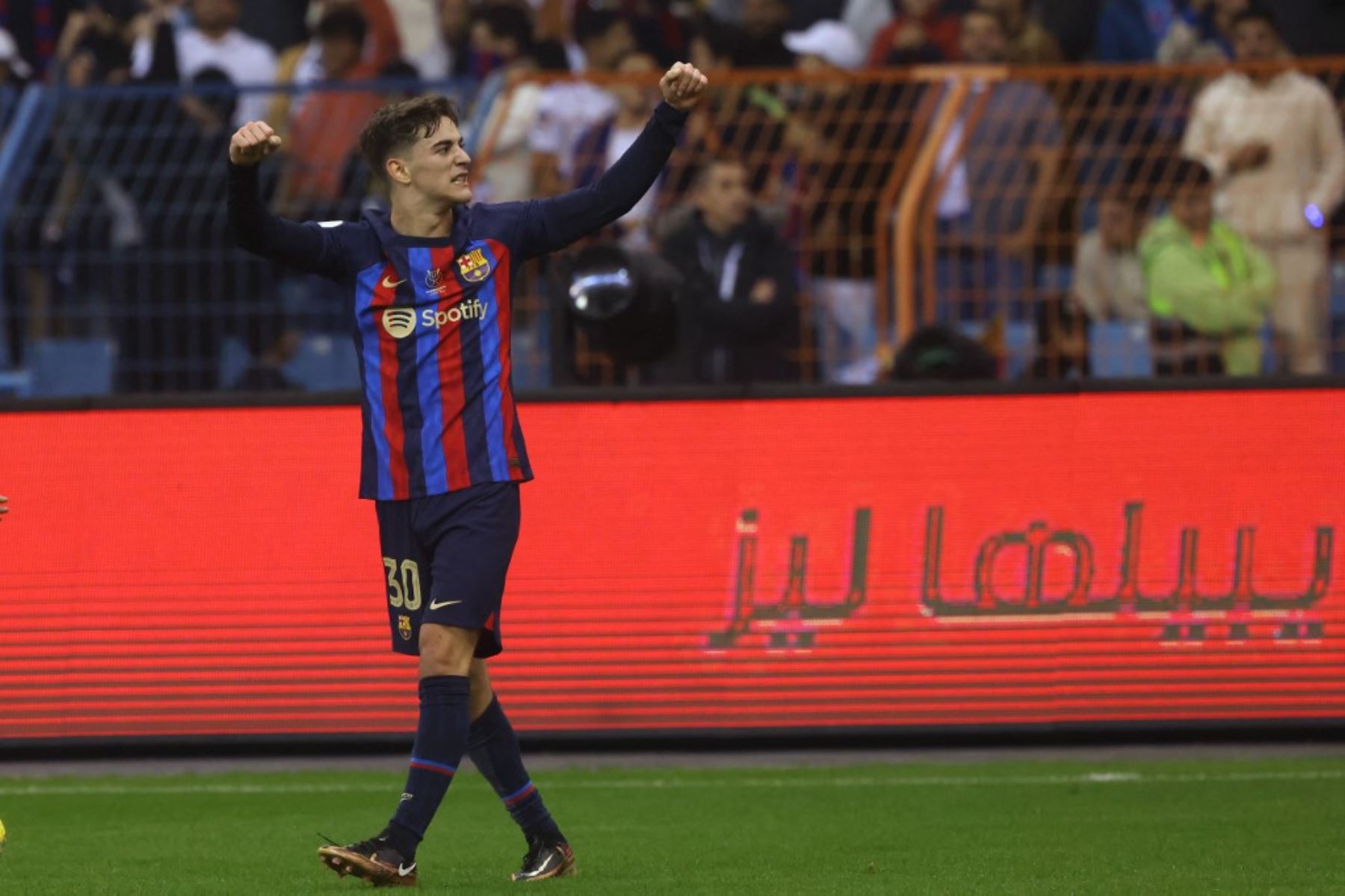 Gavi  celebra su gol que sirvió para abrir el marcador en Riad