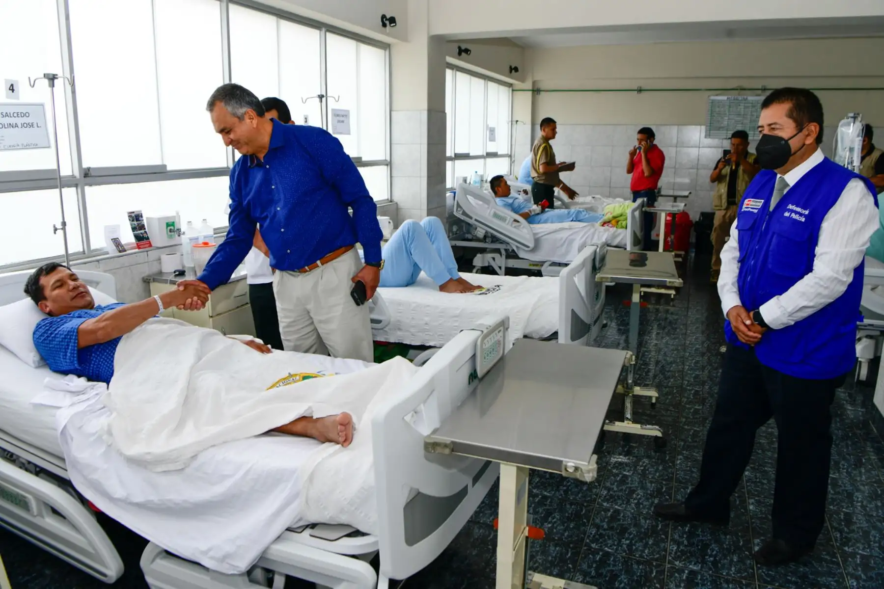 Ministro de Interior Vicente Romero Fernández visitó a efectivos en el Hospital Nacional PNP "Luis N. Sáenz", junto a delegación de funcionarios responsables de la atención en salud y del bienestar del personal policial.


Foto: ANDINA/Difusión
