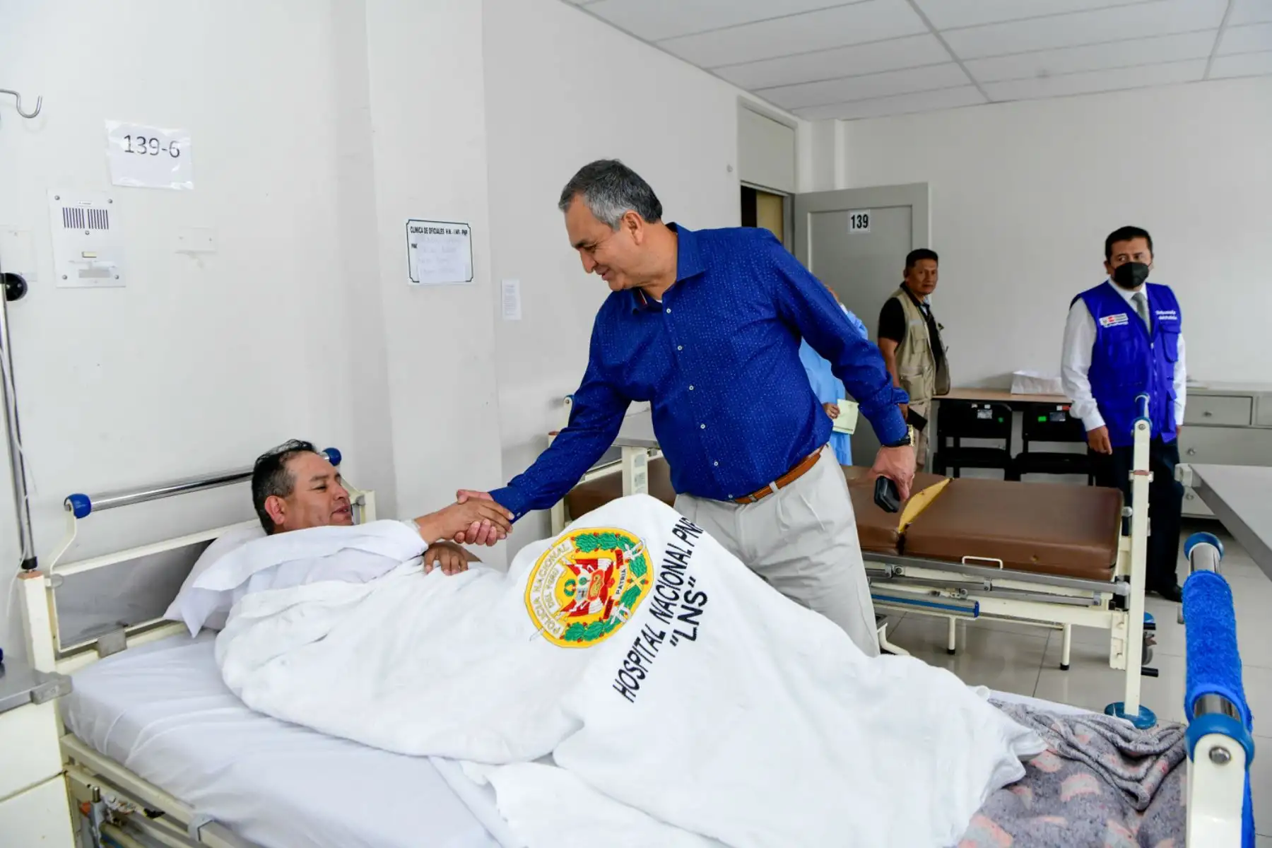 Ministro de Interior Vicente Romero Fernández visitó a efectivos en el Hospital Nacional PNP "Luis N. Sáenz", junto a delegación de funcionarios responsables de la atención en salud y del bienestar del personal policial.


Foto: ANDINA/Difusión