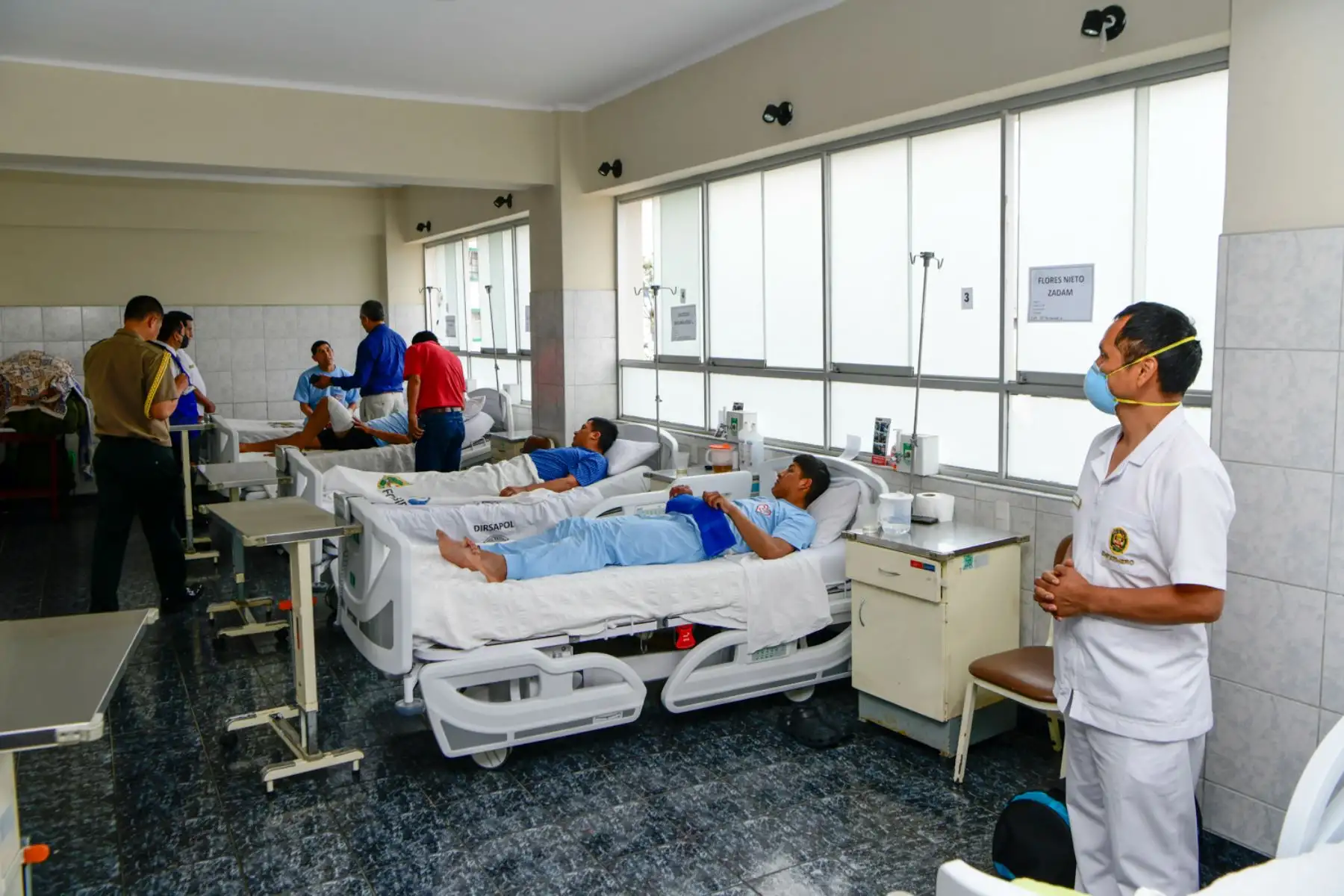 Ministro de Interior Vicente Romero Fernández visitó a efectivos en el Hospital Nacional PNP "Luis N. Sáenz", junto a delegación de funcionarios responsables de la atención en salud y del bienestar del personal policial.


Foto: ANDINA/Difusión