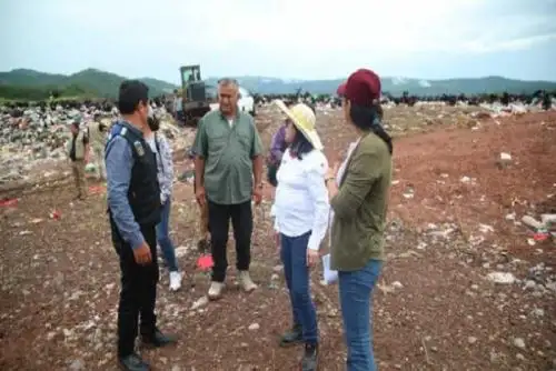 Ministra del  Ambiente recorrió, junto con la alcaldesa provincial de San Martín, Iluni Perea, el botadero de Yacucatina para conocer el estado situacional de dicha infraestructura.