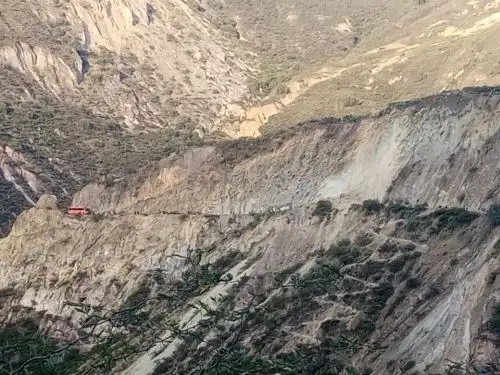 El auto que trasladaba a los tres fallecidos y tres heridos había partido de Huancayo con destino a la ciudad de Huanta, en Ayacucho. Foto: Niwton Bendaño Cuadros/Facebook