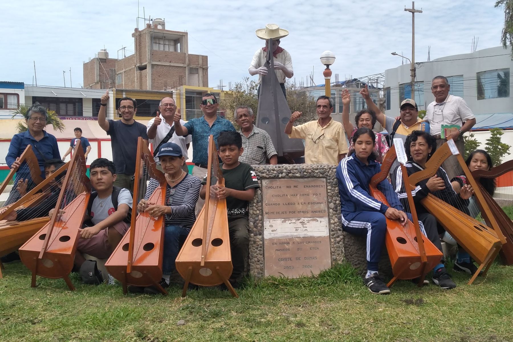 Las clases de arpa empezaron en Ciudad Eten el 3 de diciembre y se espera ofrecer un espectáculo en julio próximo. Foto: Cortesía Silvia Depaz