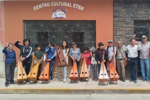 Las clases de arpa empezaron en Ciudad Eten el 3 de diciembre y se espera ofrecer un espectáculo en julio próximo. Foto: Cortesía Silvia Depaz