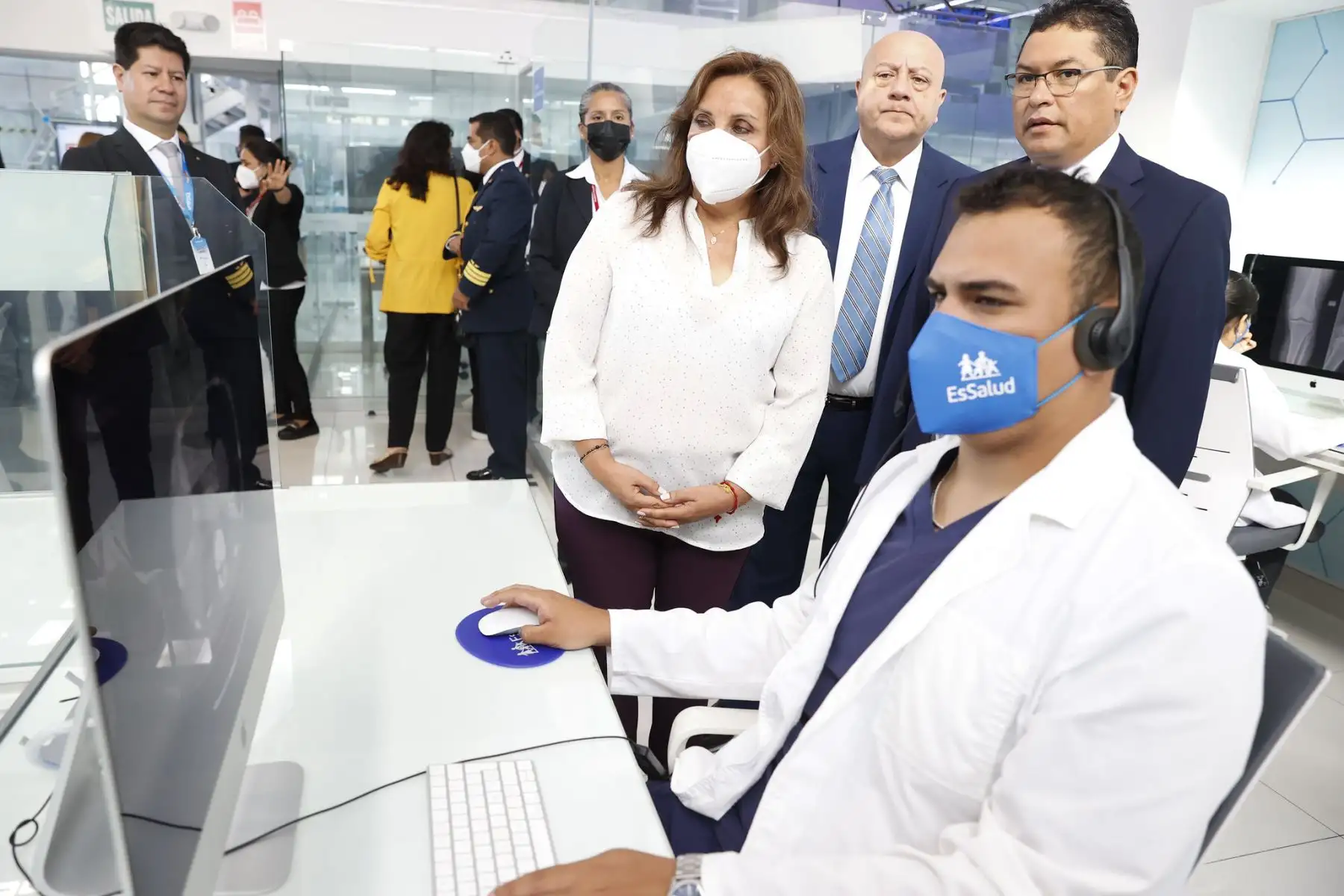Presidenta Dina Boluarte realizó visita de inspección al Instituto Nacional de Oftalmología (INO) y Centro Nacional de Telemedicina de EsSalud. Foto: ANDINA/Presidencia Perú