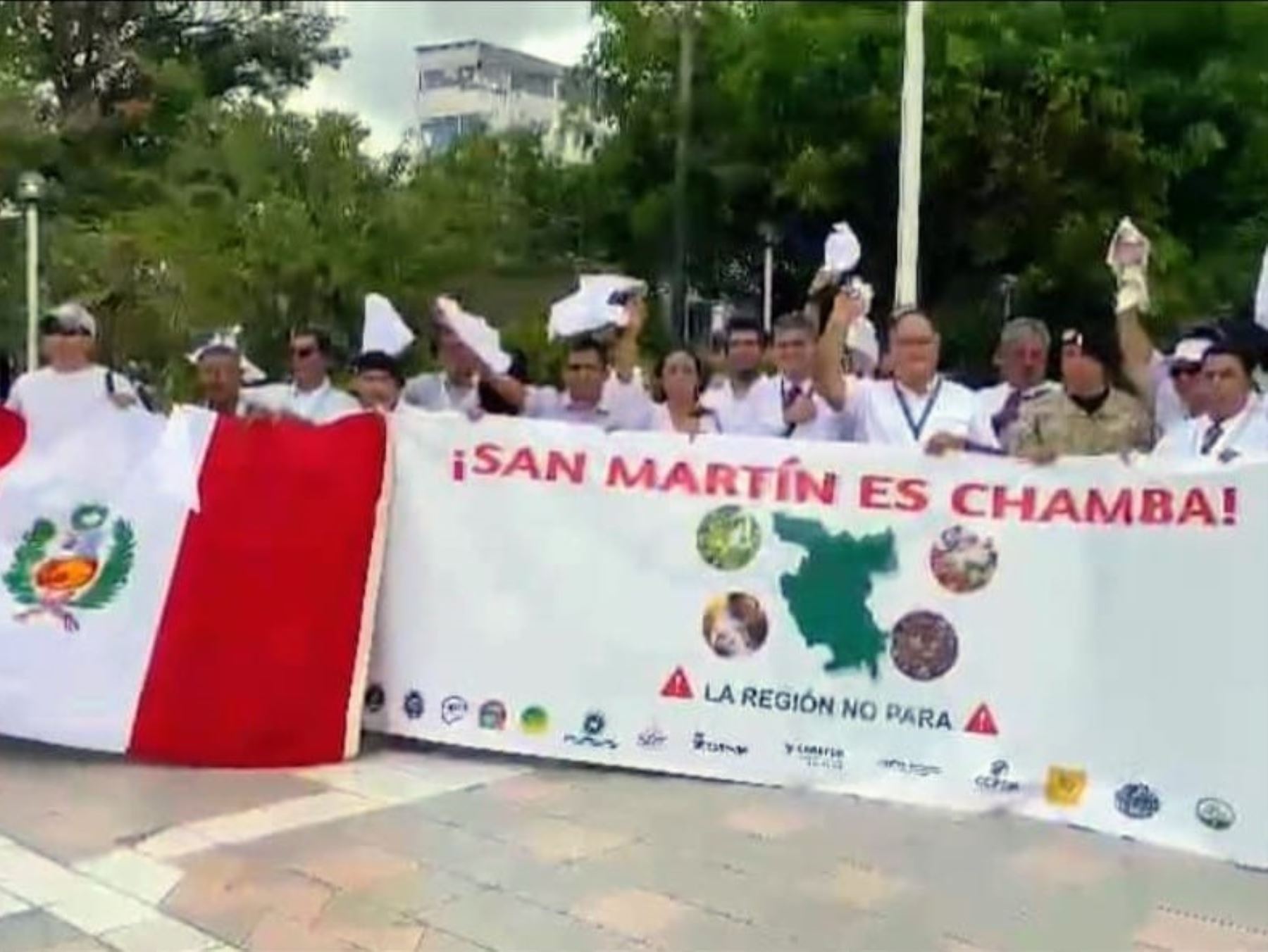 Pobladores de Tarapoto y de Moyobamba, las dos ciudades más importantes de San Martín, marcharon por la paz y contra el bloqueo de carreteras que realizan ronderos. ANDINA/Difusión