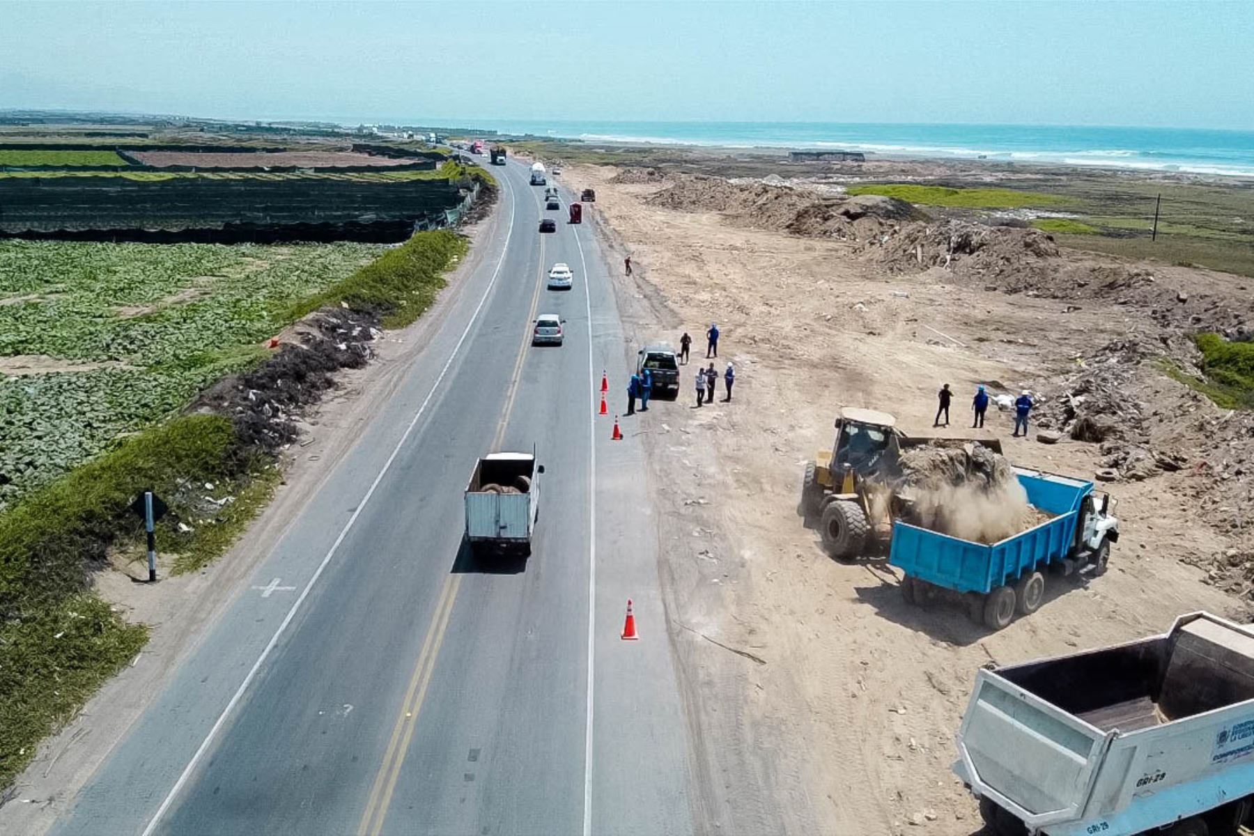 Las labores de limpieza empezaron el sábado 14 de enero en el óvalo de Huanchaco y continuarán por todo el borde de la vía de evitamiento hasta el óvalo La Marina.