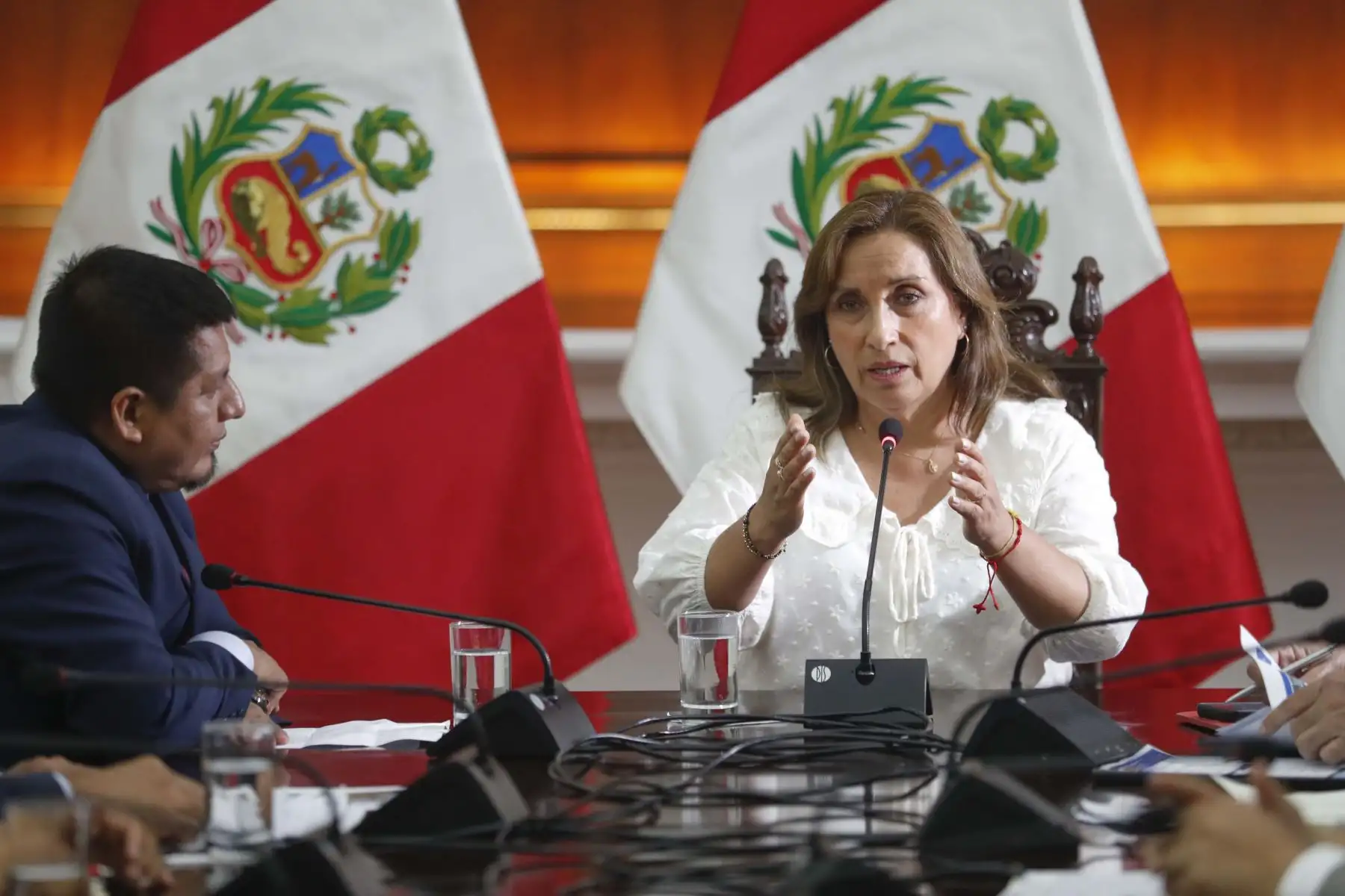Presidenta Dina Boluarte se reunió con el gobernador regional de Loreto, René Chávez, y alcaldes de la zona, con quienes abordó la problemática local y acordó entablar una coordinación permanente para atender sus principales necesidades. Foto: ANDINA/Presidencia Perú