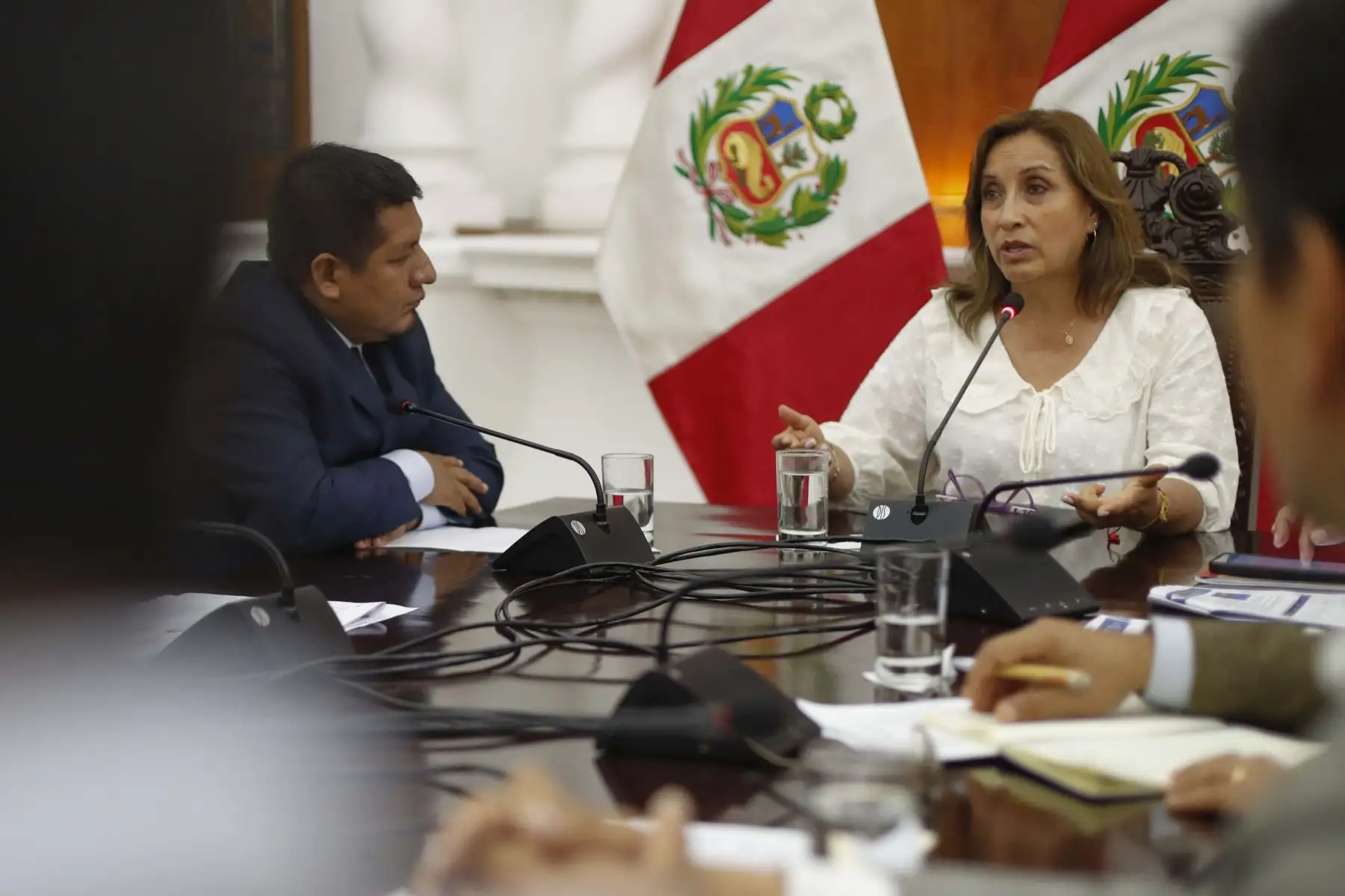 Presidenta Dina Boluarte se reunió con el gobernador regional de Loreto, René Chávez, y alcaldes de la zona, con quienes abordó la problemática local y acordó entablar una coordinación permanente para atender sus principales necesidades. Foto: ANDINA/Presidencia Perú