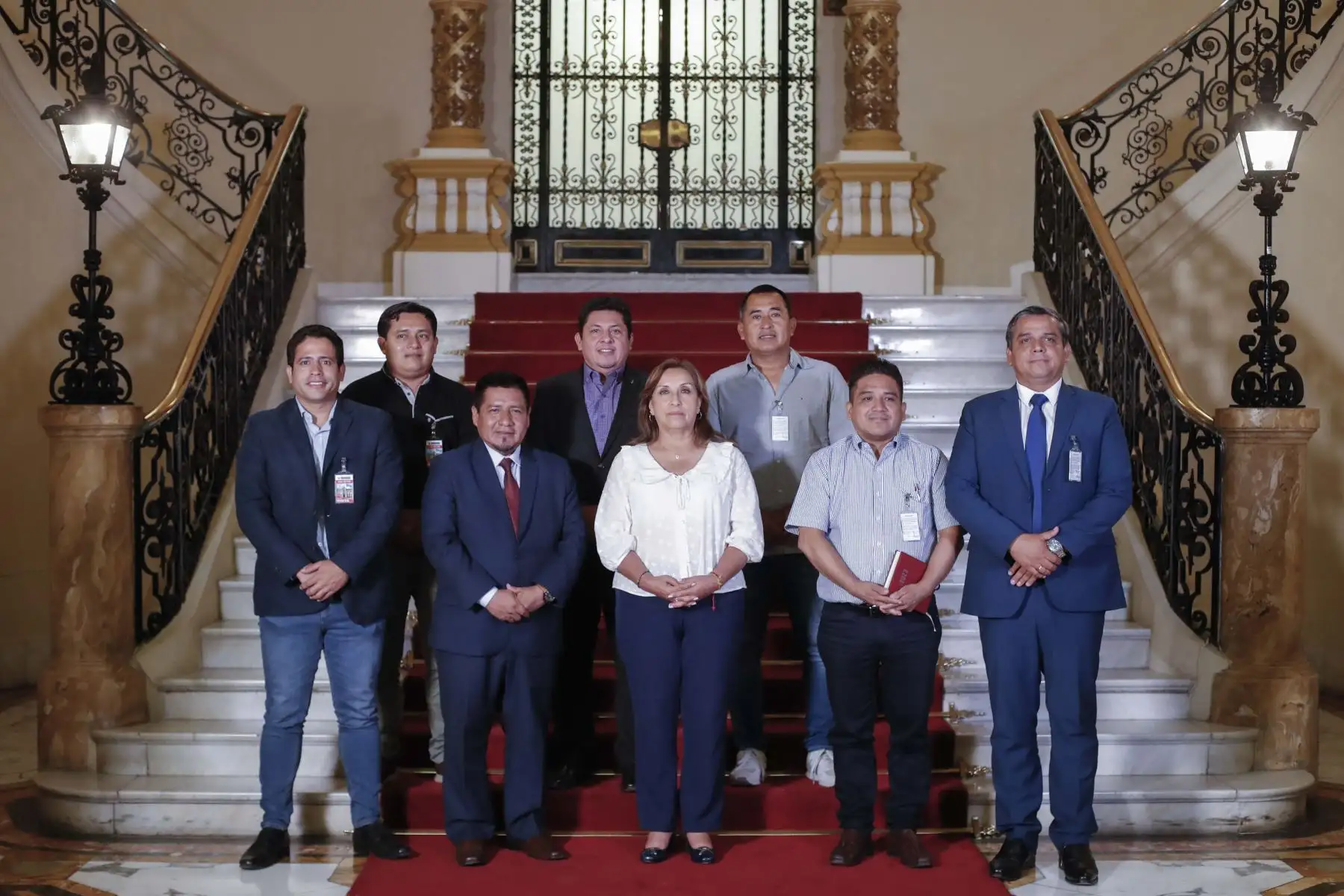 Presidenta Dina Boluarte se reunió con el gobernador regional de Loreto, René Chávez, y alcaldes de la zona, con quienes abordó la problemática local y acordó entablar una coordinación permanente para atender sus principales necesidades. Foto: ANDINA/Presidencia Perú