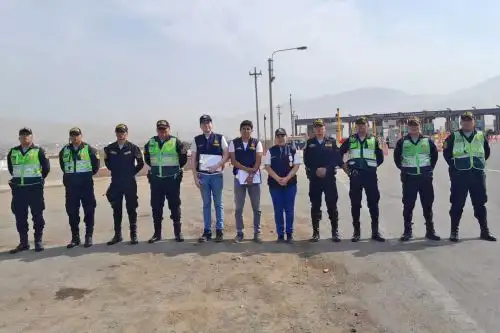 Fiscales cuentan con apoyo policial para realizar control de identidad en carreteras. ANDINA/Difusión