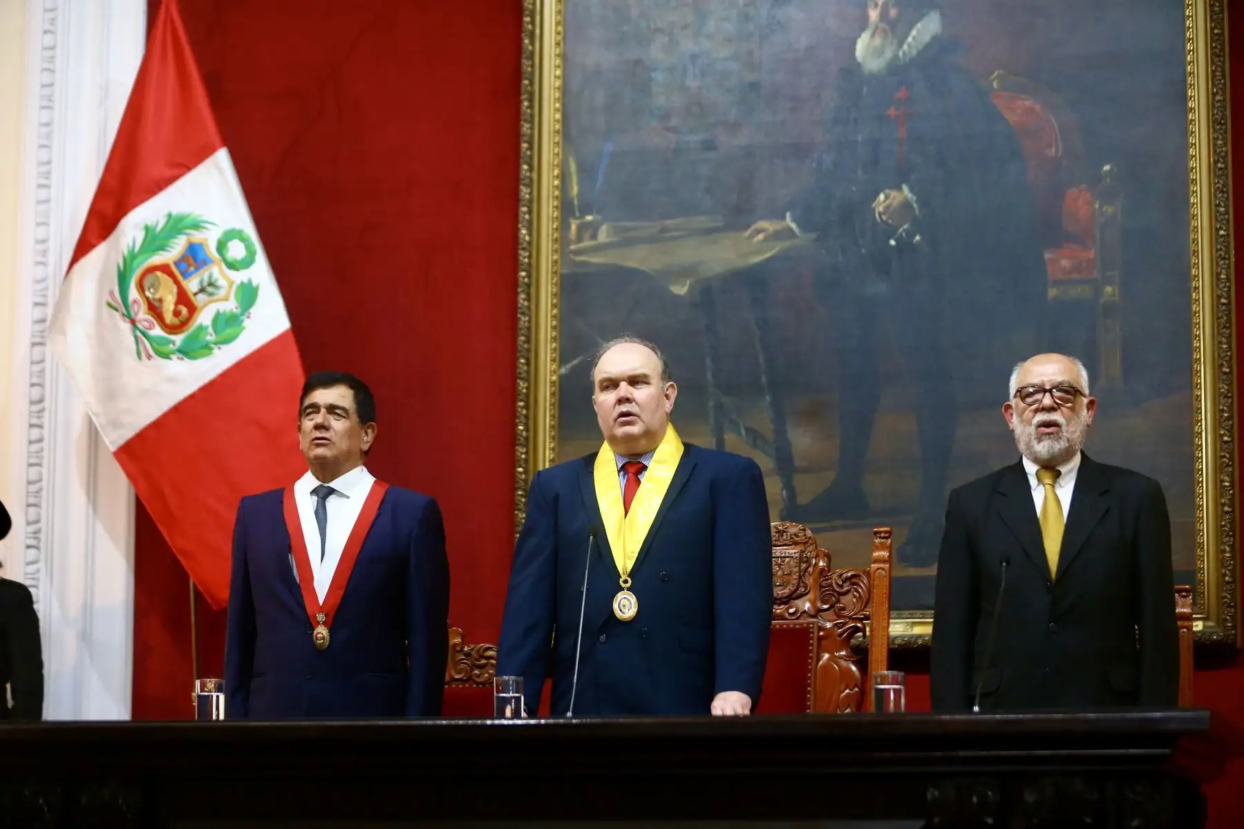 Sesión Solemne en el Palacio Municipal por el 488 aniversario de la Ciudad de Lima dirigida por el Alcalde de Lima, Rafael López Aliaga, el presidente del Congreso, José Williams Zapata, y Secretario del consejo metropolitano Jose Danós, contando con presencia de autoridades de los Poderes del Estado, Fuerza Armada y PNP, alcaldes, representantes del cuerpo diplomático, de instituciones públicas y privadas, entre otros.
Foto: ANDINA/Ricardo Cuba