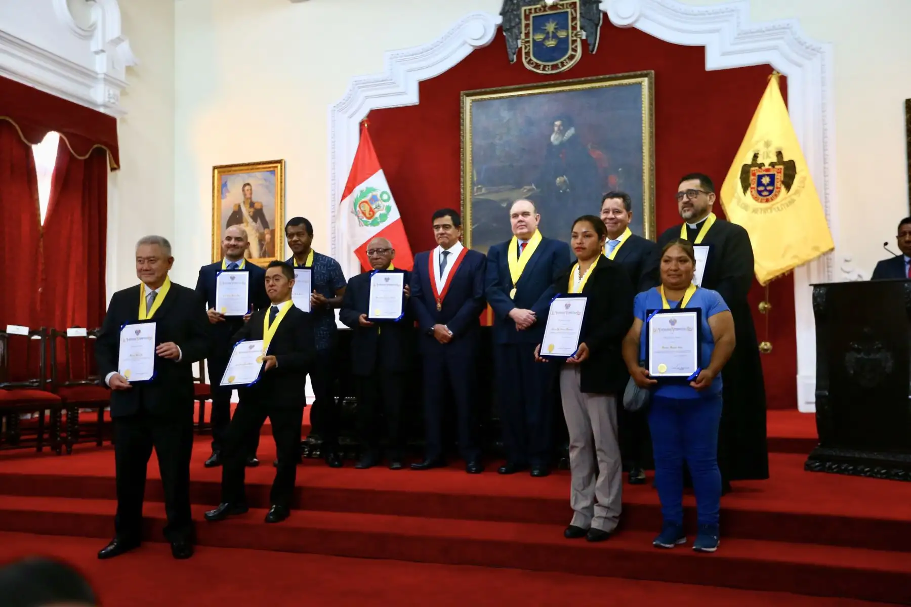 Sesión Solemne en el Palacio Municipal por el 488 aniversario de la Ciudad de Lima dirigida por el Alcalde de Lima, Rafael López Aliaga, el presidente del Congreso, José Williams Zapata, y Secretario del consejo metropolitano Jose Danós, contando con presencia de autoridades de los Poderes del Estado, Fuerza Armada y PNP, alcaldes, representantes del cuerpo diplomático, de instituciones públicas y privadas, entre otros.
Foto: ANDINA/Ricardo Cuba