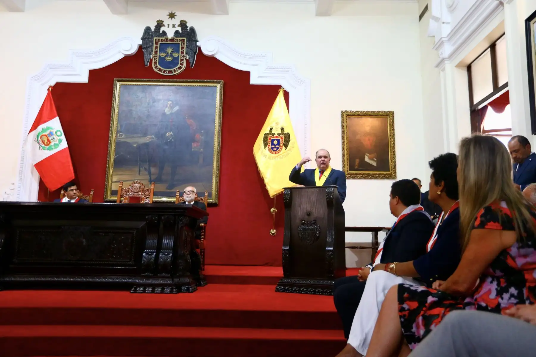 Sesión Solemne en el Palacio Municipal por el 488 aniversario de la Ciudad de Lima dirigida por el Alcalde de Lima, Rafael López Aliaga, el presidente del Congreso, José Williams Zapata, y Secretario del consejo metropolitano Jose Danós, contando con presencia de autoridades de los Poderes del Estado, Fuerza Armada y PNP, alcaldes, representantes del cuerpo diplomático, de instituciones públicas y privadas, entre otros.
Foto: ANDINA/Ricardo Cuba