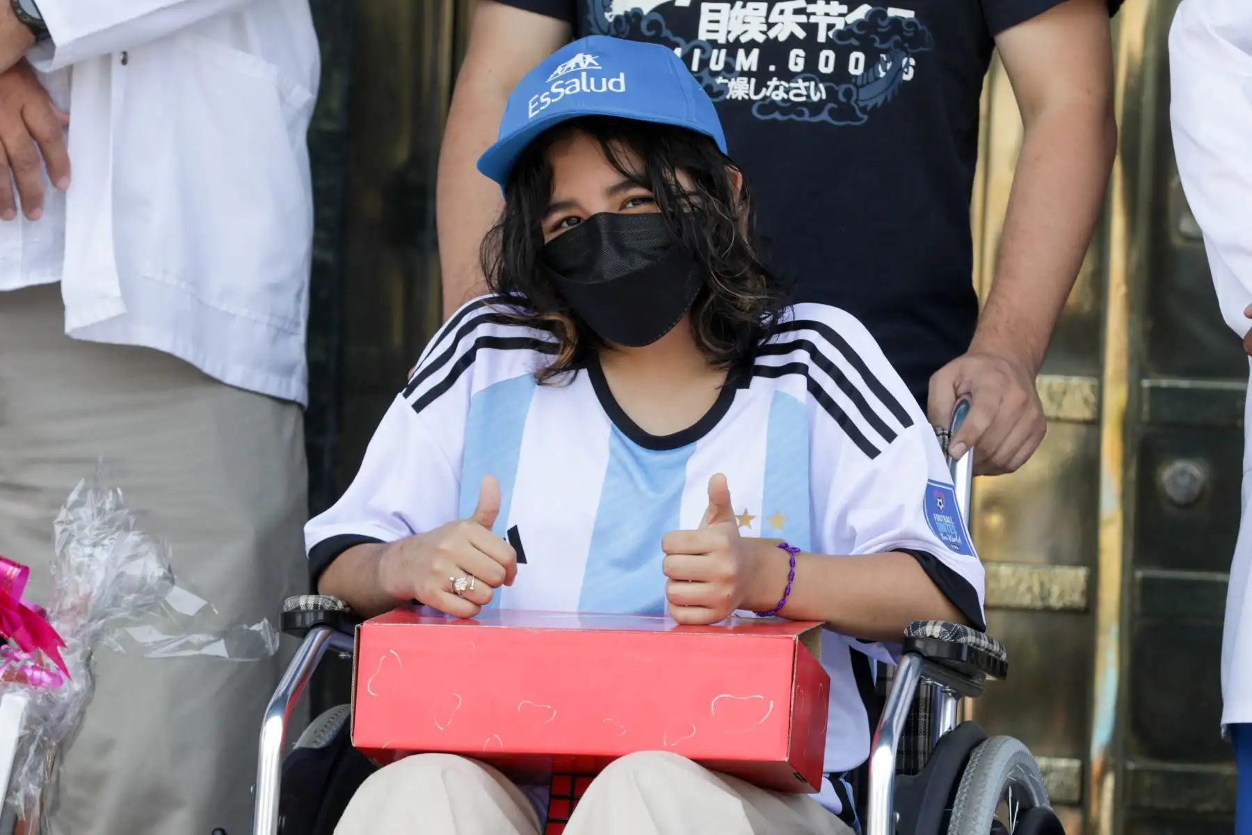 Luanna, la menor de 12 años de edad que sufrió múltiples facturas en octubre de 2022 tras caer del quinto piso de su colegio, fue dada de alta del Hospital Nacional Guillermo Almenara Irigoyen del Seguro Social de Salud (EsSalud) tras pasar por nueve cirugías reconstructivas e intensos tratamientos especializados, lo que permitió salvarle la vida.
Foto: ANDINA/EsSalud