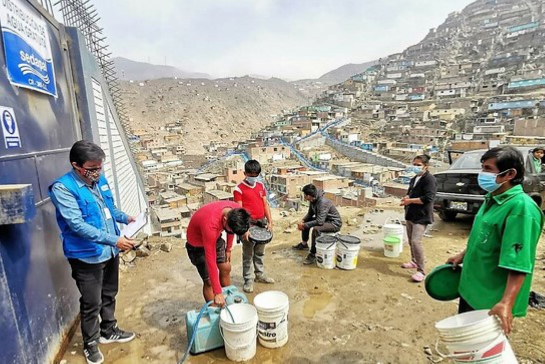 En Lima. miles de ciudadanos aún no tienen conexión a la red pública de agua potable. Foto: Sunass/Difusión.