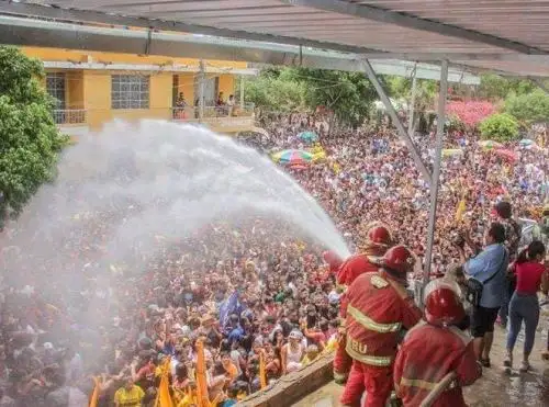 Con el tradicional "manguerazo", el distrito de Catacaos, en Piura, iniciará sus actividades festivas del carnaval.