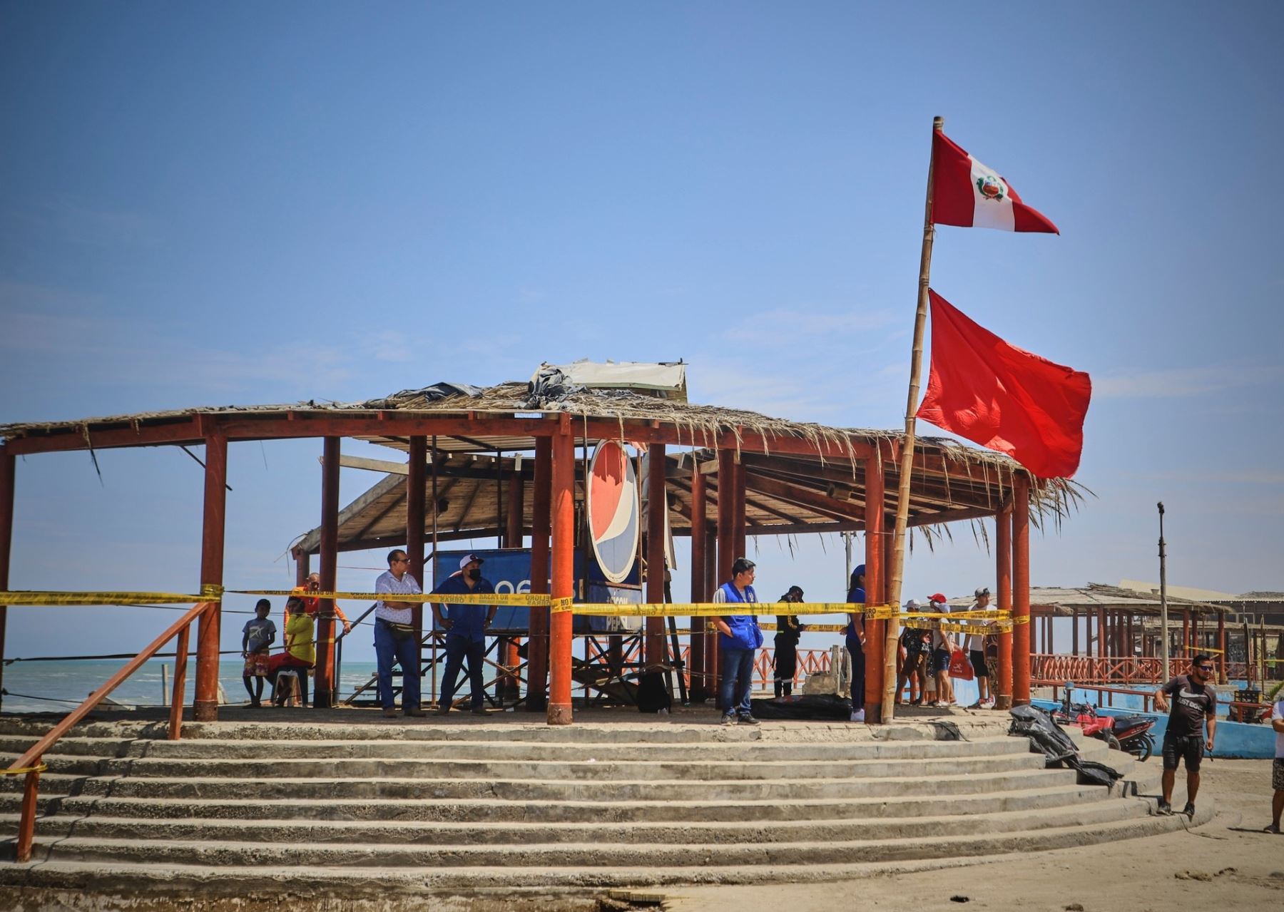 Se mantiene la bandera roja en las playas de Piura debido a los peligros que ocasionen los oleajes anómalos. ANDINA/Difusión