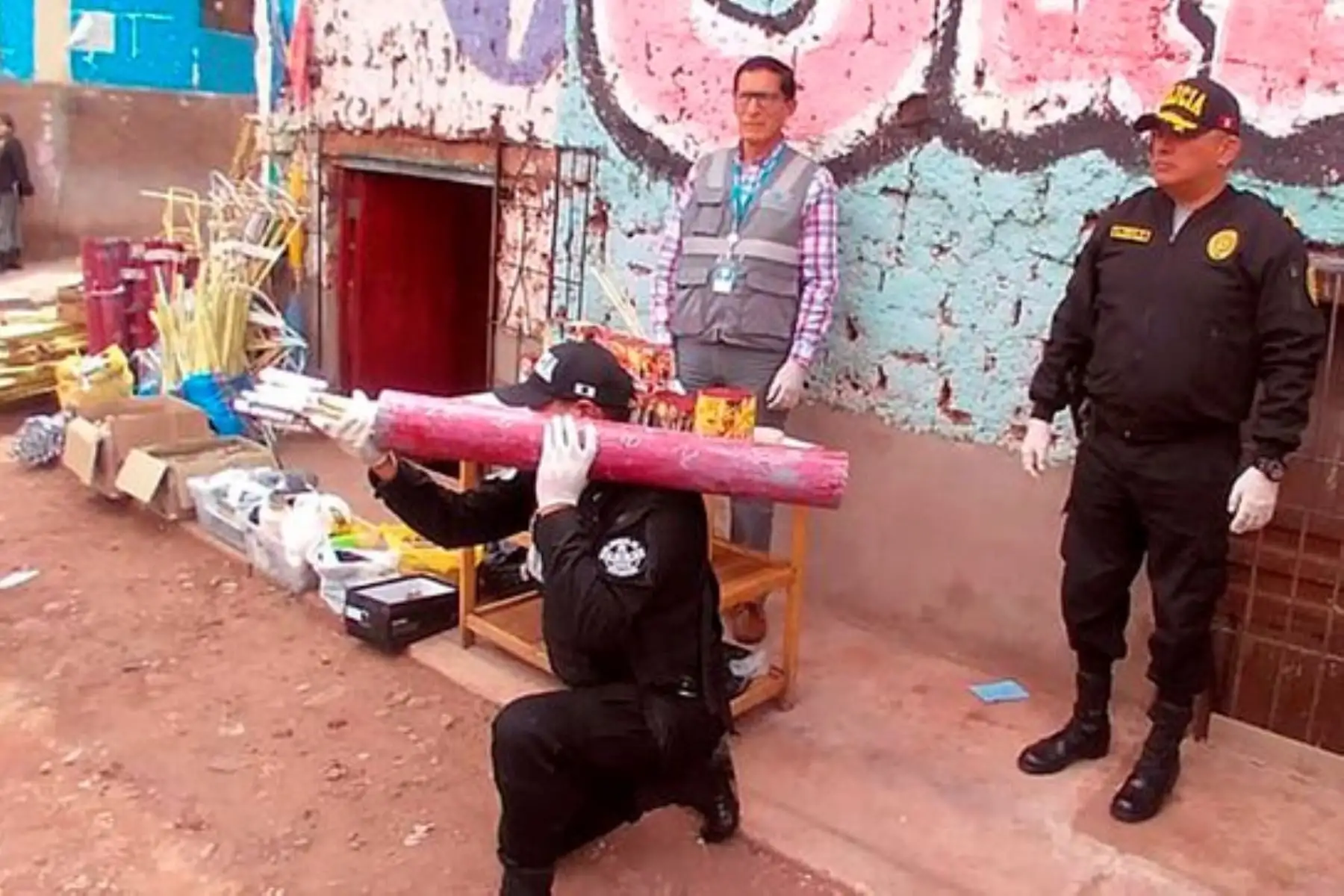 En el Cusco se incautaron más de 100 kilos de artefactos pirotécnicos. Foto: Mininter