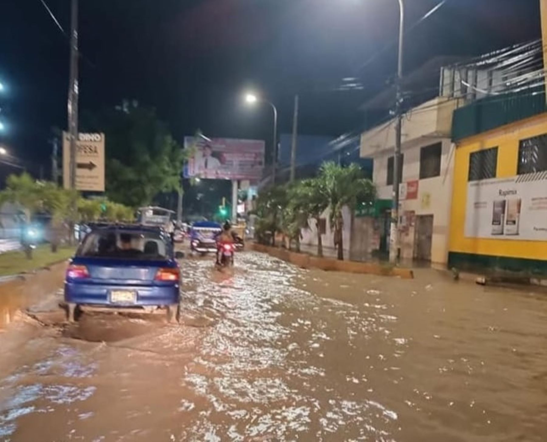 Lluvias intensas se registraron anoche en Tumbes causando aniegos en varias viviendas ubicadas en el centro poblado Pampa Grande. Foto: Milagros Rodríguez.