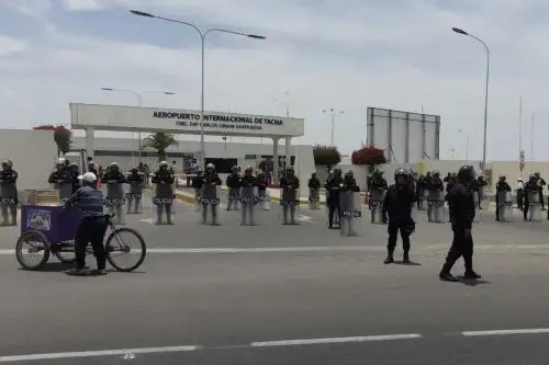 La Policía Nacional garantiza el orden interno en Tacna. Foto: Yudith Aguilar