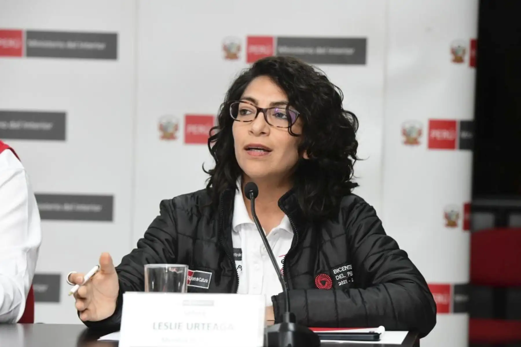 Ministra de Cultura, Leslie Urteaga, insistió en la necesidad de entablar un diálogo para retornar a la calma que tanto necesita el país. ANDINA/Captura TV
