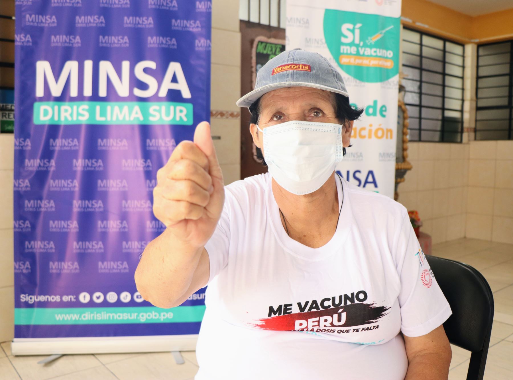 El ministerio de Salud inició hoy la colocación de la vacuna bivalente a los mayores de 60 años en Villa María del Triunfo, donde anunció que inmunizará a cuatro millones de adultos mayores con este nuevo tipo de vacuna contra el covid-19.

Foto: ANDINA/Difusión