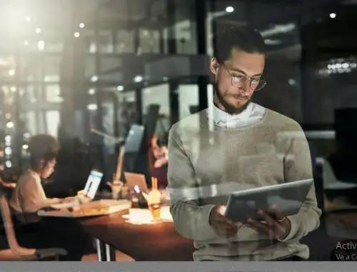 Una de las principales ventajas de integrar tecnologías digitales en el modelo operativo y de negocio en una organización, es la capacidad de gestionar la información y tomar decisiones en tiempo real.