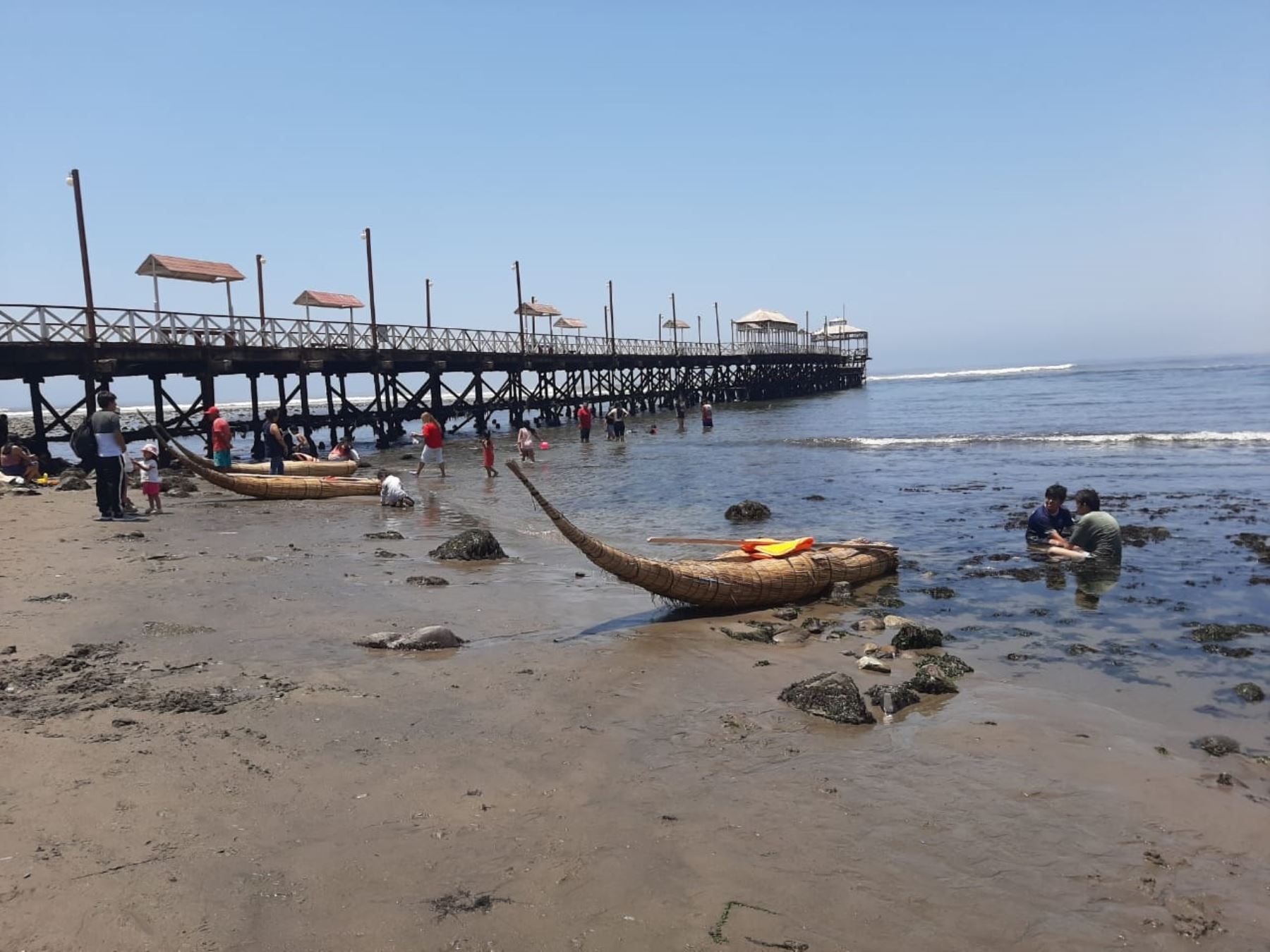 El retiro del mar de la playa de Huanchaco, ubicada en Trujillo, es un fenómeno natural que ocurre en esta época del año, afirman pescadores artesanales. Foto: Luis Puell