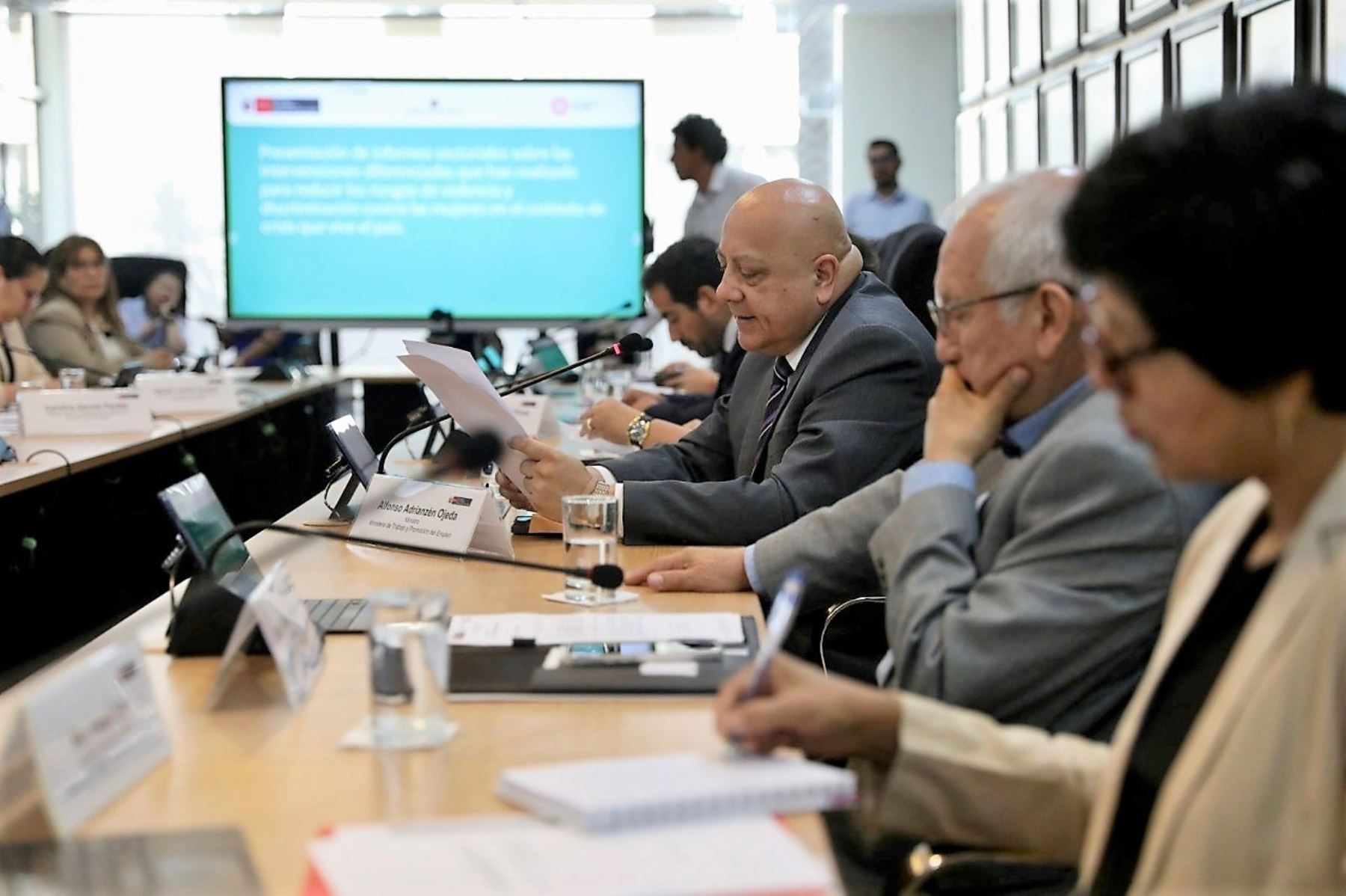 El Ministro de Trabajo y Promoción del Empleo, Alfonso Adrianzén, participó en una nueva sesión de la Comisión de Alto Nivel (CMAN). Foto: MTPE/Difusión