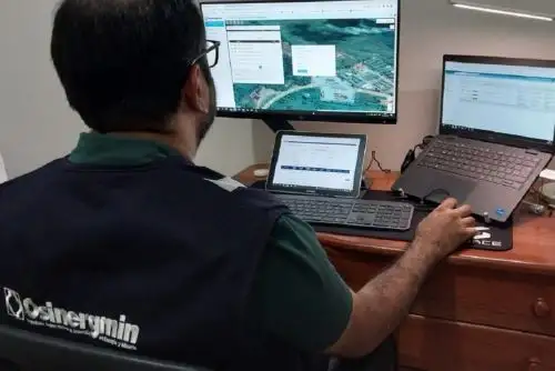 Control satelital que realiza Osinergmin sobre el desplazamiento de las cisternas en el interior del país. Foto: Cortesía.