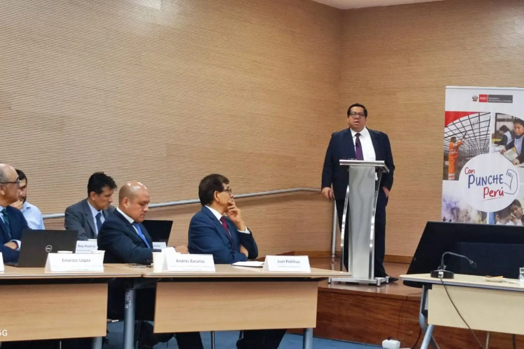 En el caso del bloque de reactivación de la economía familiar, ya el 100 % de medidas han sido aprobadas, dijo el ministro. Foto: ANDINA/Héctor Vinces.
