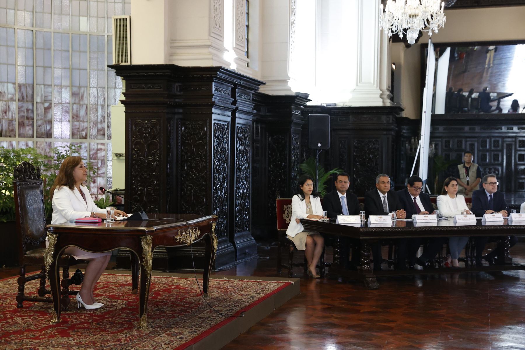 La presidenta de la República, Dina Boluarte, sostiene una conferencia de prensa con los medios extranjeros acreditados en nuestro país. Foto: ANDINA/ Prensa Presidencia
