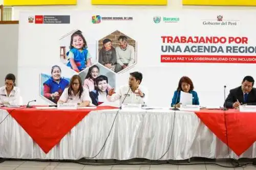 El titular del Midis, Julio Demartini, destacó la participación de los alcaldes y reafirmó el compromiso del Gobierno por cumplir acuerdos en un ambiente de paz y gobernabilidad. Foto: Midis