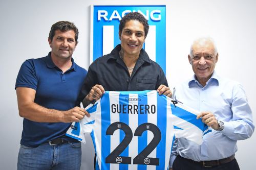 Paolo Guerrero firmó su contrato por el Club Racing