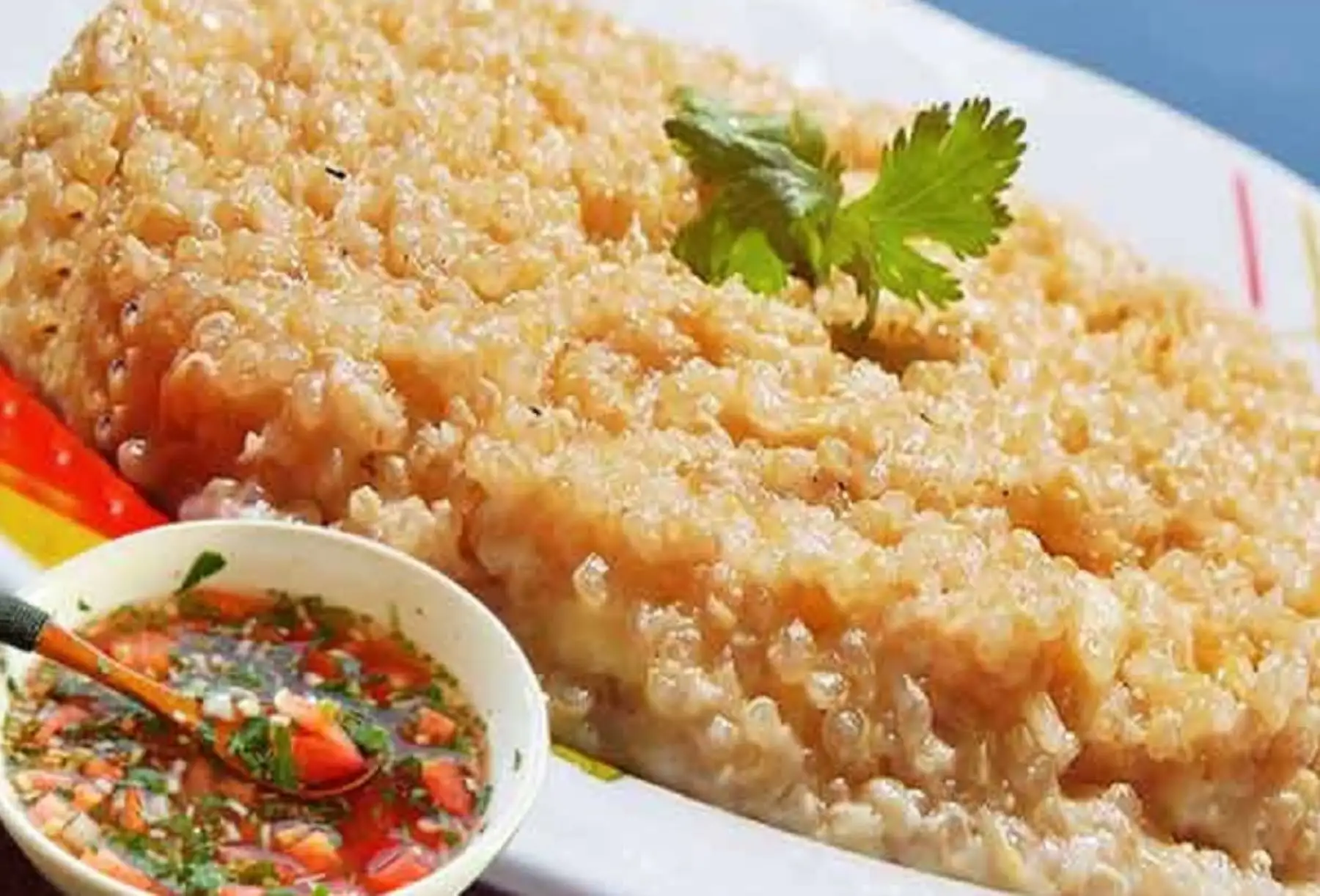La quinua es uno de los granos andinos más importantes de Perú y forma parte de la dieta de los peruanos desde tiempos ancestrales y es reconocido como un superalimento gracias a su alto valor nutricional.