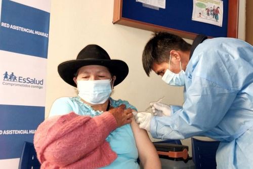 EsSalud Huaraz recibió un lote de 600 dosis de la vacuna bivalente contra el covid-19.