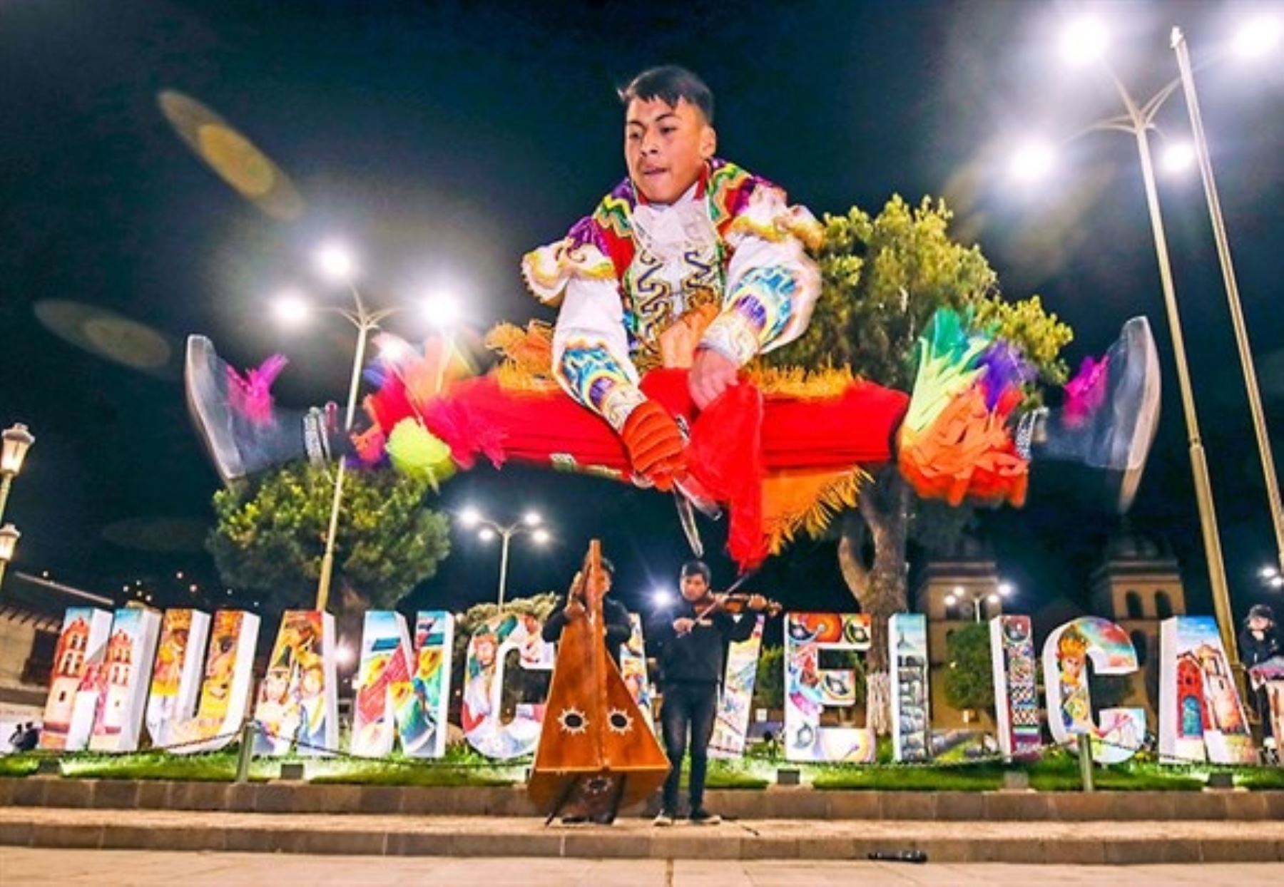 La danza de las tijeras, reconocida como Patrimonio Cultural de la Humanidad por la Unesco, es el baile emblemático de Huancavelica. ANDINA/Difusión