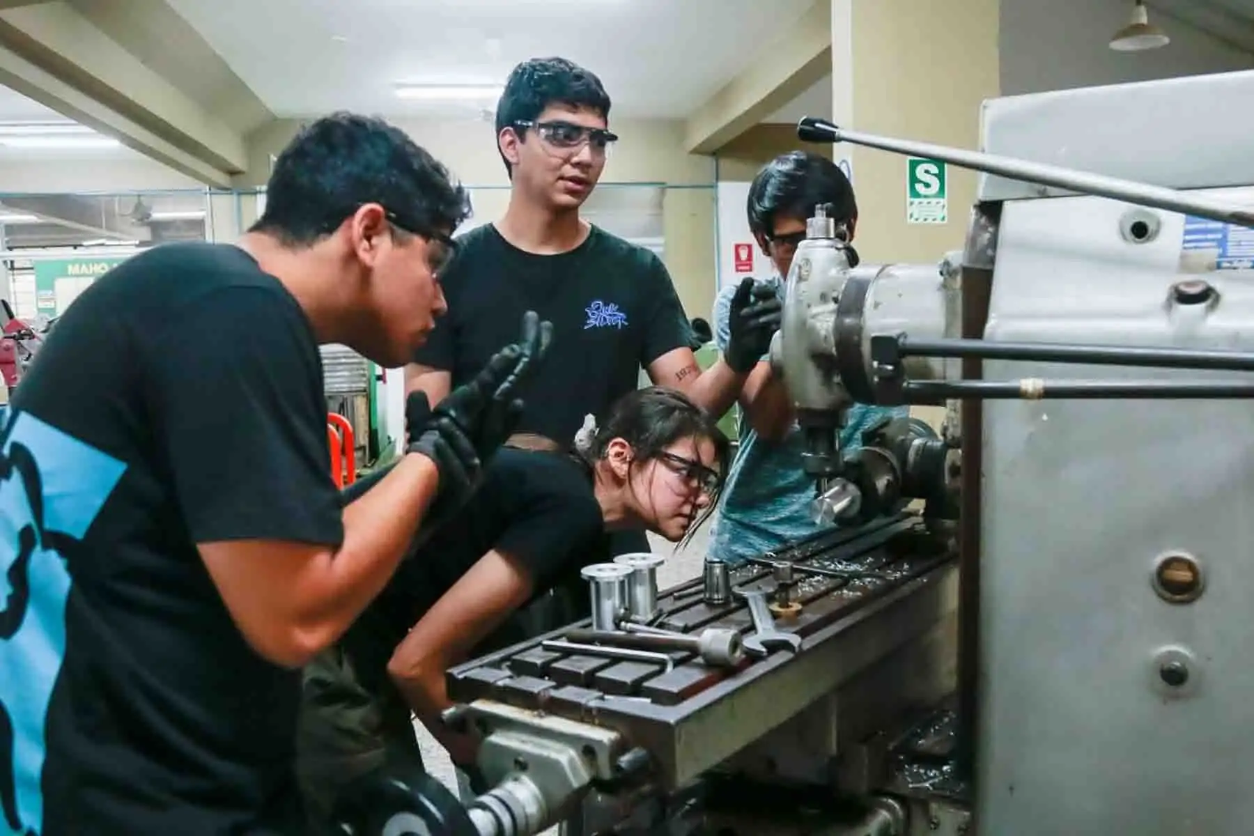 El grupo Ares, de la Universidad de Piura, es uno de los equipos peruanos seleccionados para participar en el Human Exploration Rover Challenge 2023, que busca premiar al mejor diseño de vehículo para la exploración en Marte. Foto: UDEP