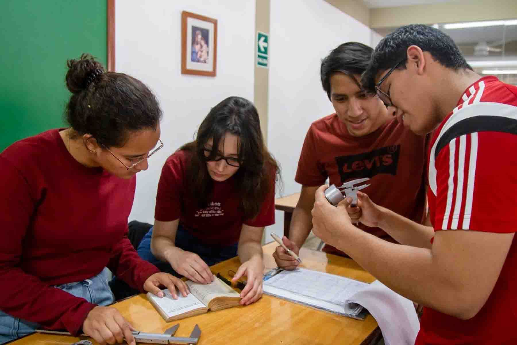 El grupo Ares, de la Universidad de Piura, es uno de los equipos peruanos seleccionados para participar en el Human Exploration Rover Challenge 2023, que busca premiar al mejor diseño de vehículo para la exploración en Marte. Foto: UDEP