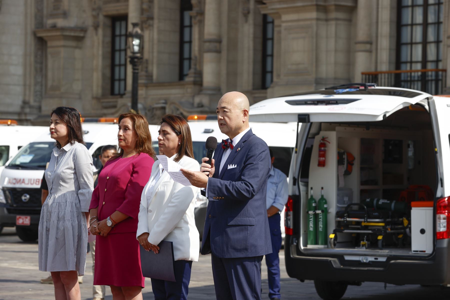 Presidenta Dina Boluarte lideró ceremonia de entrega y recepción de 32 ambulancias donadas
por el Gobierno de Japón al Ministerio de Salud. Foto: ANDINA/ Prensa Presidencia