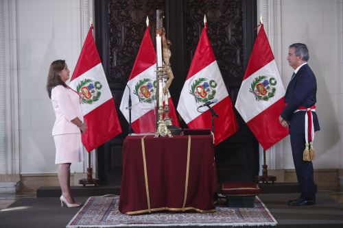 Presidenta Dina Boluarte tomó juramento al titular de la Producción