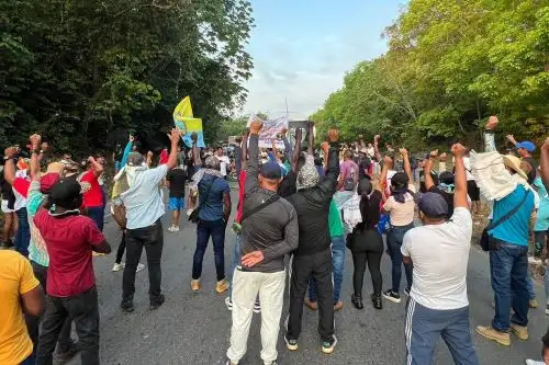Paro regional indefinido por la vida y permanencia en el territorio, en la Ruta del Sol, corregimiento de La Lizama-Santander. Foto: Coordinador Nacional Agrario CNA-Colombia/Twitter.