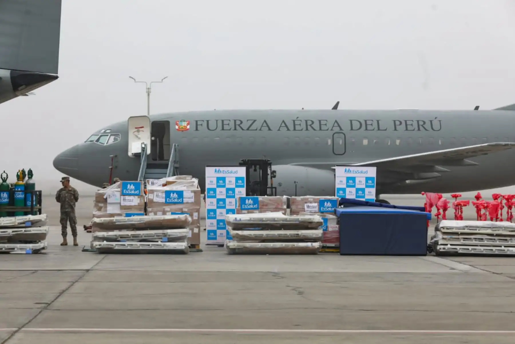 La presidenta de la República, Dina Boluarte, participa en el envío de medicinas y equipos médicos a la región de Apurímac.