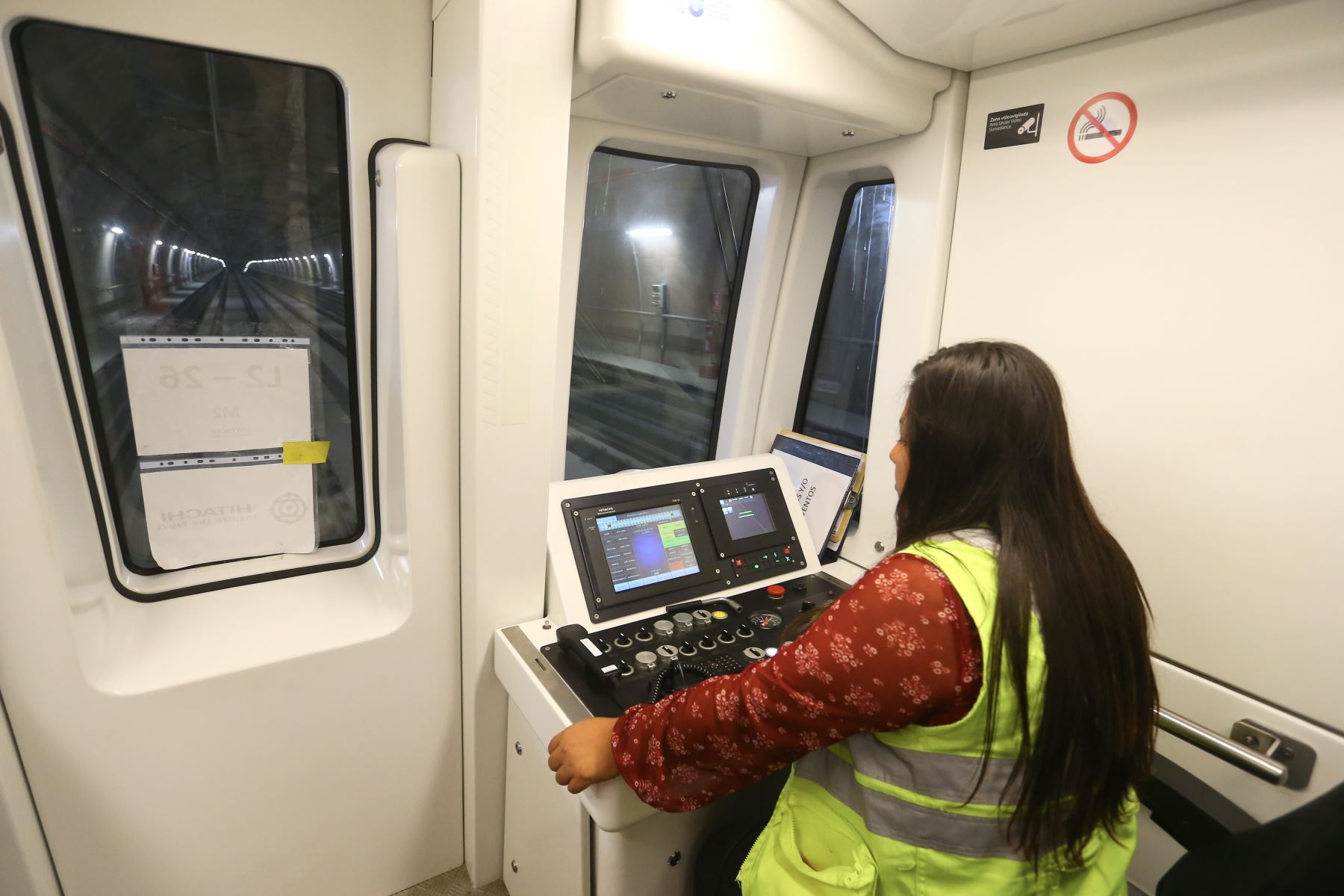 La Línea 2 del Metro de Lima y Callao contará con trenes subterráneos en un modo de conducción automático, es decir, serán operados sin conductor, y estarán monitoreados desde el Puesto Central de Operaciones (PCO), el cual es el cerebro y el corazón del sistema y ya se encuentra listo para operar.


Foto: ANDINA/Ricardo Cuba