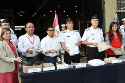 El Ministerio de Desarrollo e Inclusión Social (Midis), a través del Foncodes y el Núcleo Ejecutor de Compras del Ministerio de Defensa, entregaron un lote 10,150 prendas de vestir y calzado para el personal de la Marina de Guerra del Perú, en el marco del programa Compras a MYPErú, estrategia articulada que tiene como objetivo dinamizar la economía del sector de las micro y pequeñas empresas (mype) y sus cadenas productivas.