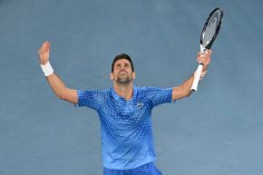 Djokovic gana su décimo titulo del Abierto de Australia al vencer en la final a  Stefanos Tsitsipas