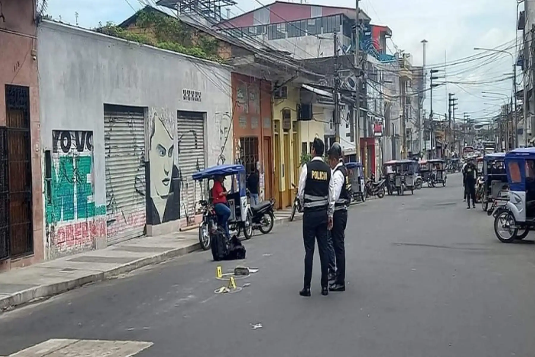 La Policía viene patrullando la ciudad para ubicar y capturar a los autores del asalto. Las cámaras de video vigilancia municipal habría captado los rostros y movimientos de los delincuentes.