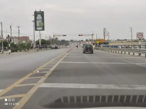 El tránsito en la carretera Panamericana Sur, a la altura del kilómetro 290, en el sector conocido como Expansión Urbana, se desarrolla de forma normal luego que ayer se levantara el bloqueo. Foto: Genry Bautista
